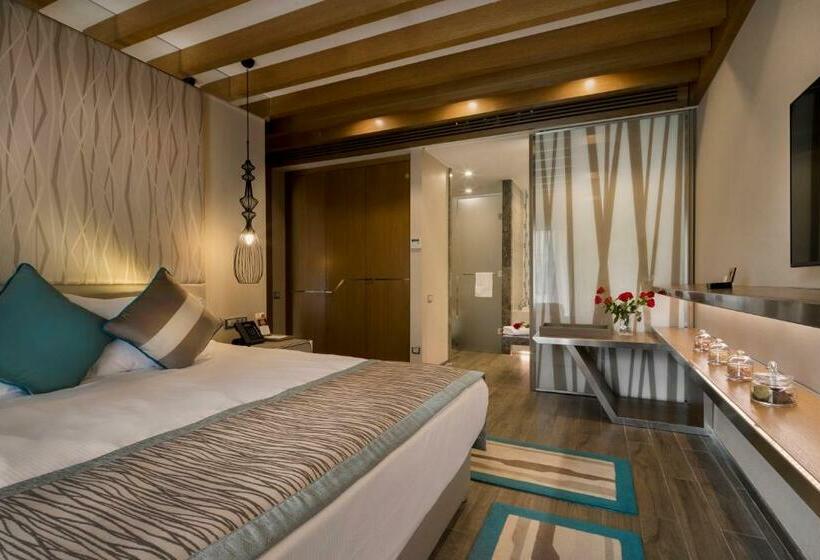 سوییت با چشم‌انداز باغ, Rixos Premium Belek, The Land of Legends Access