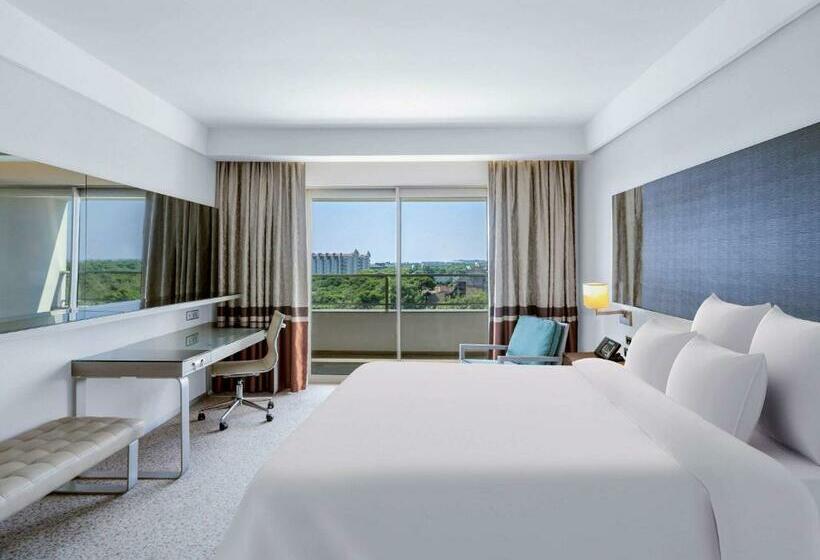 سوییت سوپریور با چشم‌انداز دریا, Rixos Premium Belek, The Land of Legends Access