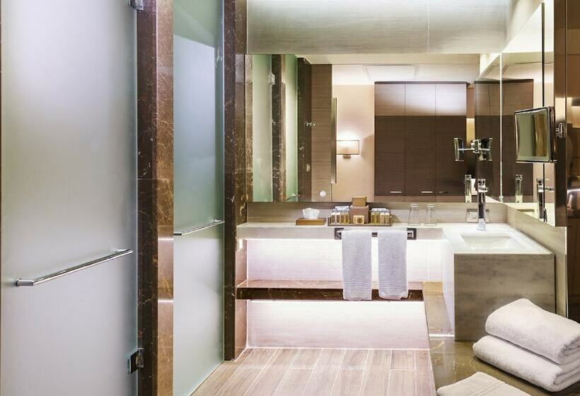 سوییت سوپریور با چشم‌انداز دریا, Rixos Premium Belek, The Land of Legends Access