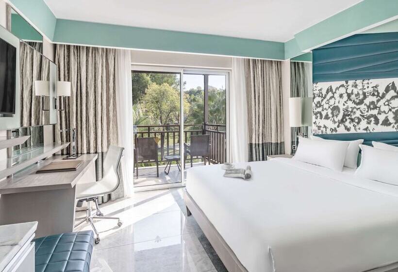 سوییت خانوادگی, Rixos Premium Tekirova, The Land of Legends Access