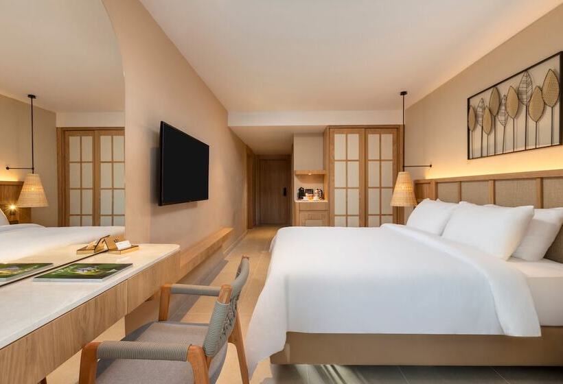 سوییت لوکس, Rixos Premium Tekirova, The Land of Legends Access