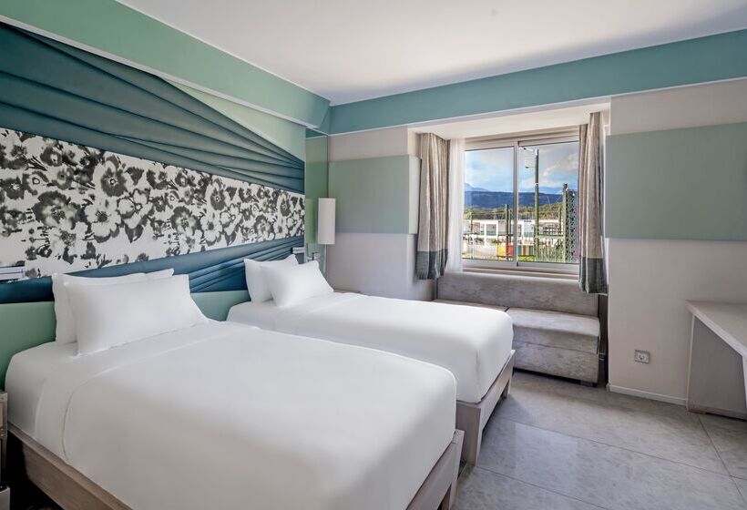 سوییت خانوادگی, Rixos Premium Tekirova, The Land of Legends Access