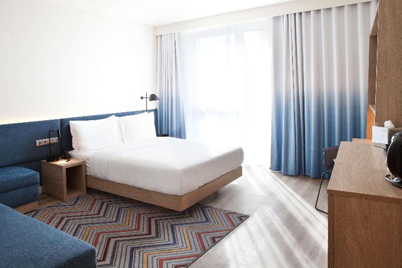 اتاق استاندارد با تخت دو نفره بزرگ برای معلولان, Hampton By Hilton Munich Airport South