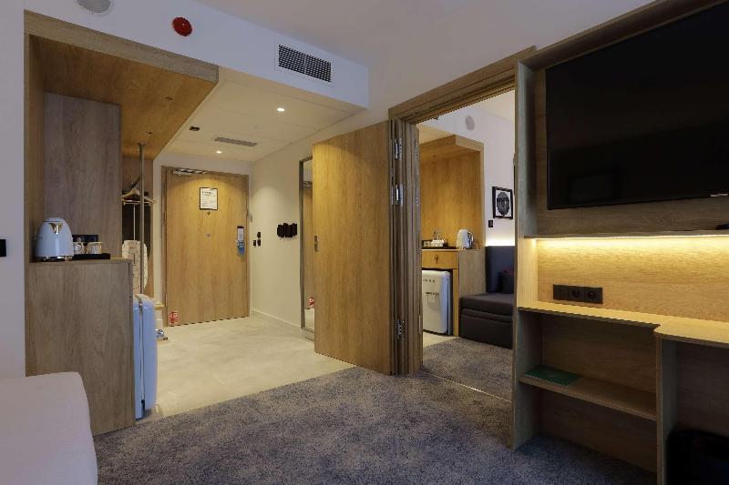اتاق استاندارد با تخت دو نفره بزرگ برای معلولان, Hampton By Hilton Olsztyn