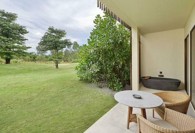 اتاق استاندارد با تخت بزرگ, Sheraton Belitung Resort