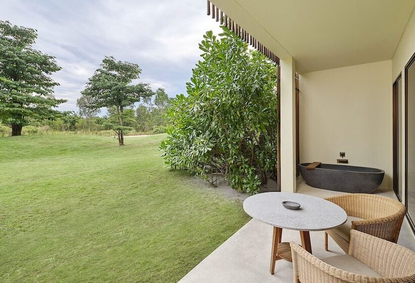 اتاق استاندارد با بالکن و چشم‌انداز باغ, Sheraton Belitung Resort