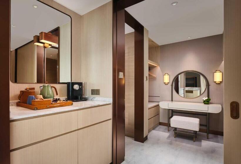 استودیوی لوکس, Intercontinental Chongqing Raffles City