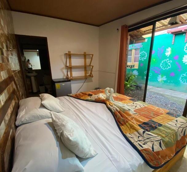 اتاق لوکس با تخت بزرگ, Sunset Rooms