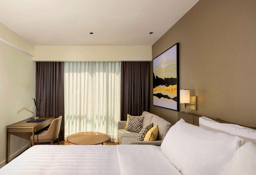 Standard Room Double Bed City View, Novotel Suites Manila At Acqua