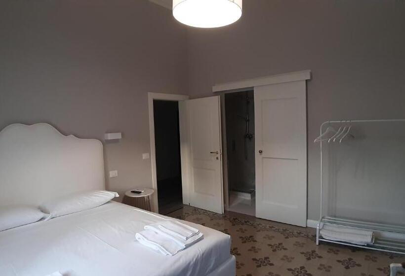 اتاق لوکس با تخت بزرگ, B&b Suite 44