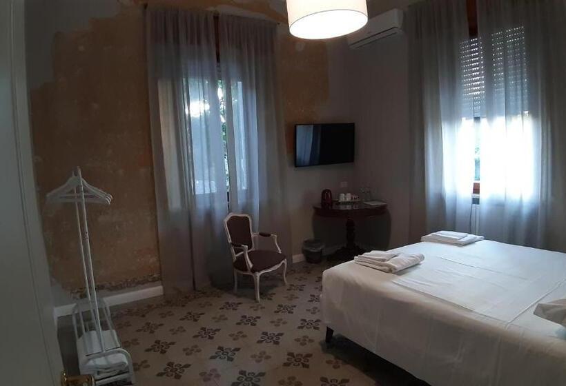اتاق لوکس با تخت بزرگ, B&b Suite 44