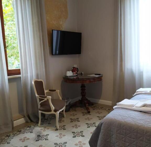 اتاق لوکس با تخت بزرگ, B&b Suite 44