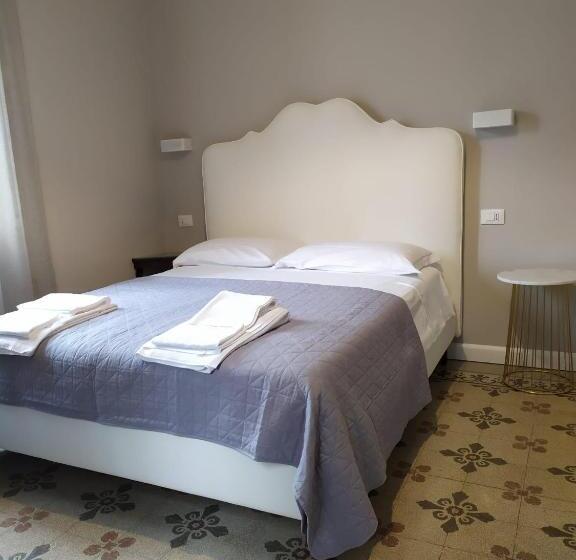 اتاق لوکس با تخت بزرگ, B&b Suite 44
