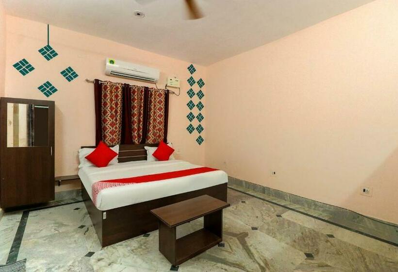 اتاق کلاسیک سه تخته, O Aarshi Palace
