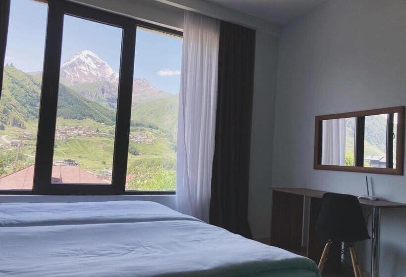 اتاق استاندارد با چشم‌انداز کوهستان, Shushabandi Kazbegi
