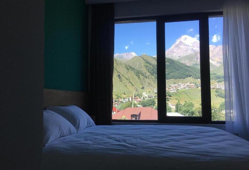 اتاق استاندارد با چشم‌انداز کوهستان, Shushabandi Kazbegi