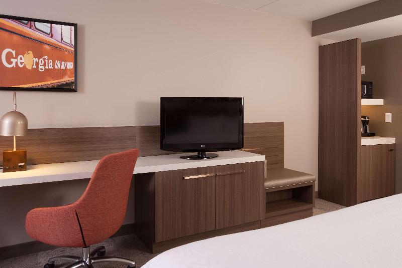 اتاق استاندارد با تخت بزرگ, Hilton Garden Inn Atlanta Airport Millennium Center