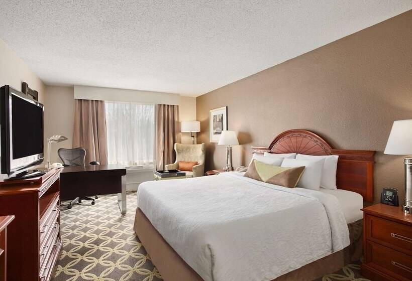 Standard Room Double Bed Adapted for people with reduced mobility, Hilton Garden Inn Bostonburlington