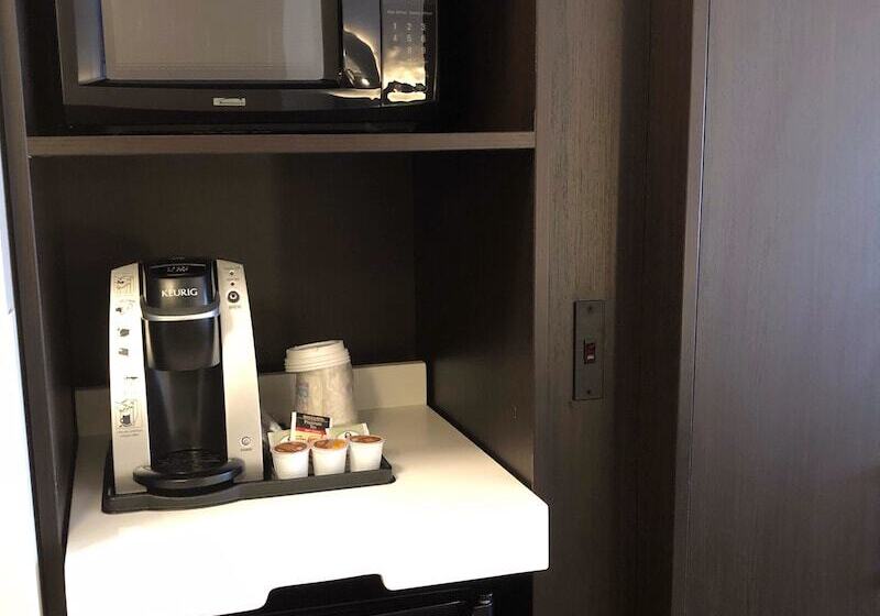 سوییت, Holiday Inn Express Hotel & Suites Ashland, An Ihg