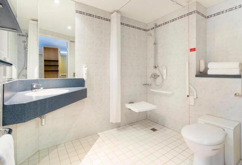 اتاق استاندارد برای معلولان, Holiday Inn Express Southampton   M27, J7, An Ihg