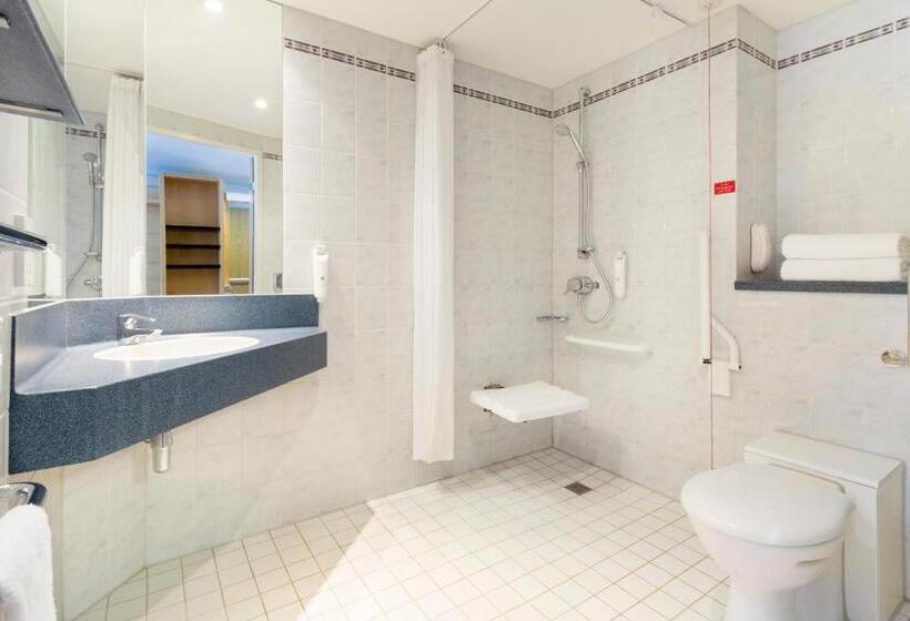 اتاق استاندارد برای معلولان, Holiday Inn Express Southampton   M27, J7, An Ihg