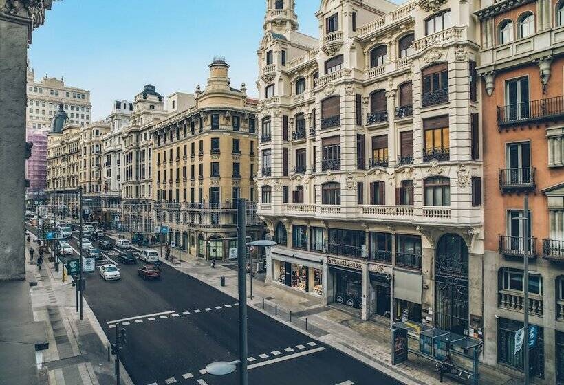 اتاق استاندارد با چشم‌انداز شهر, Iberostar Las Letras Gran Vía