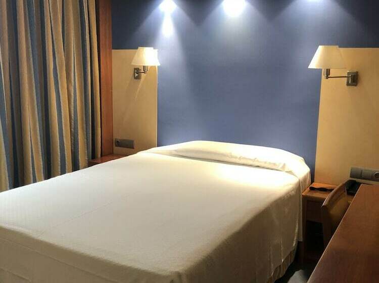 اتاق سوپریور با چشم‌انداز استخر, Sercotel Kalma Sitges