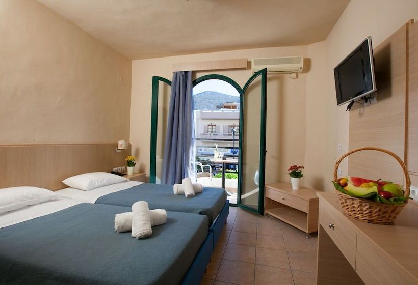 Standard Triple Room, Pela Maria