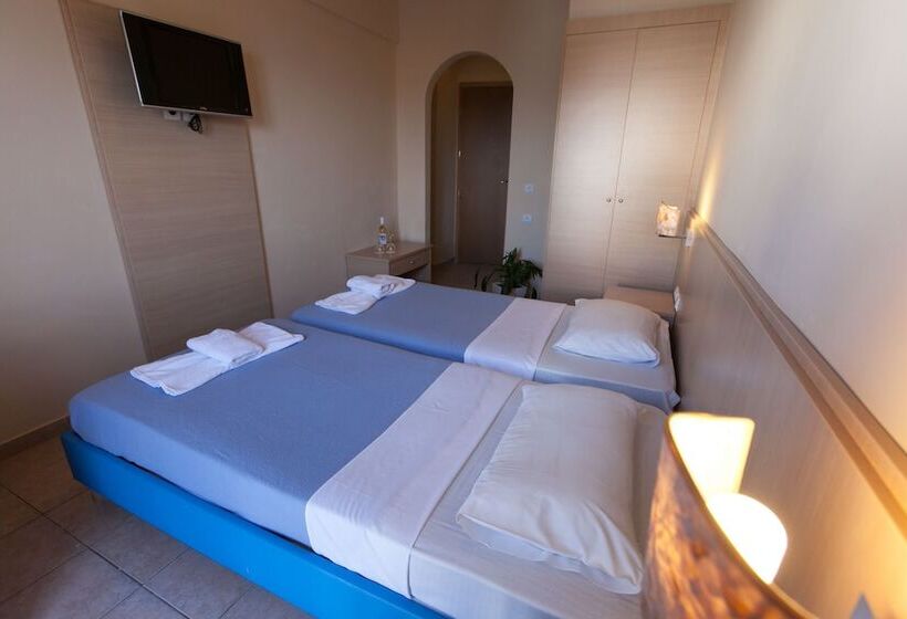 Standard Triple Room, Pela Maria