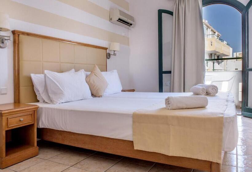 Standard Single Room, Pela Maria