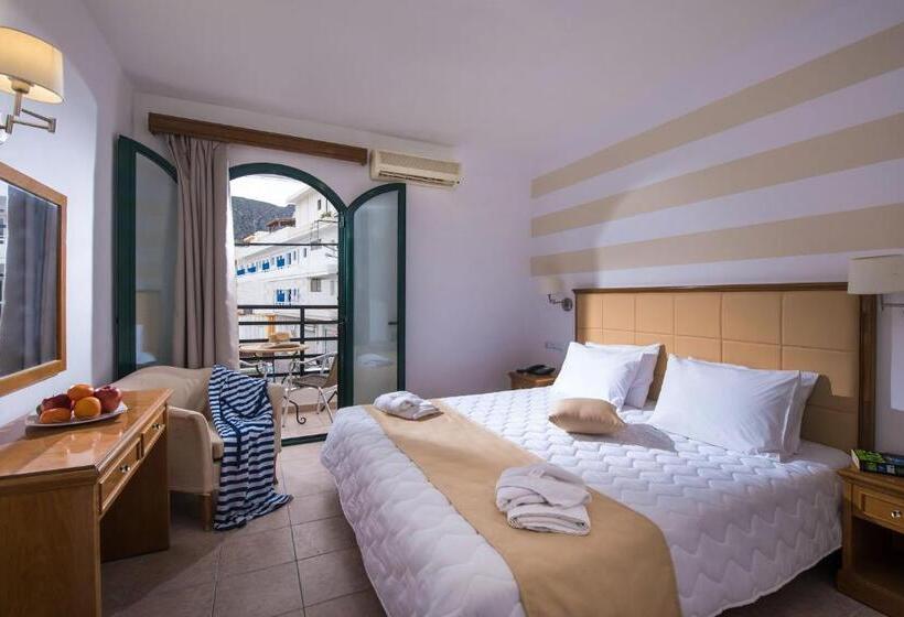 Standard Triple Room, Pela Maria