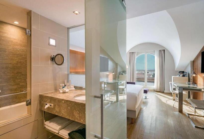 Premium Room Side Sea View, Radisson Blu Bosphorus  Istanbul