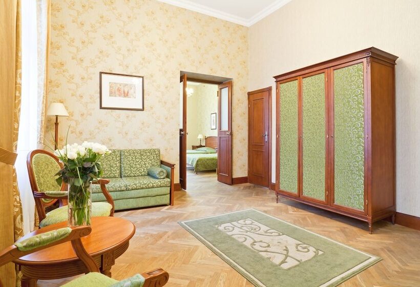 اتاق لوکس سه تخته, Royal