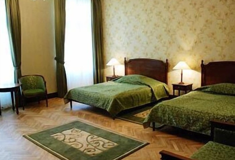 اتاق استاندارد سه نفره, Royal