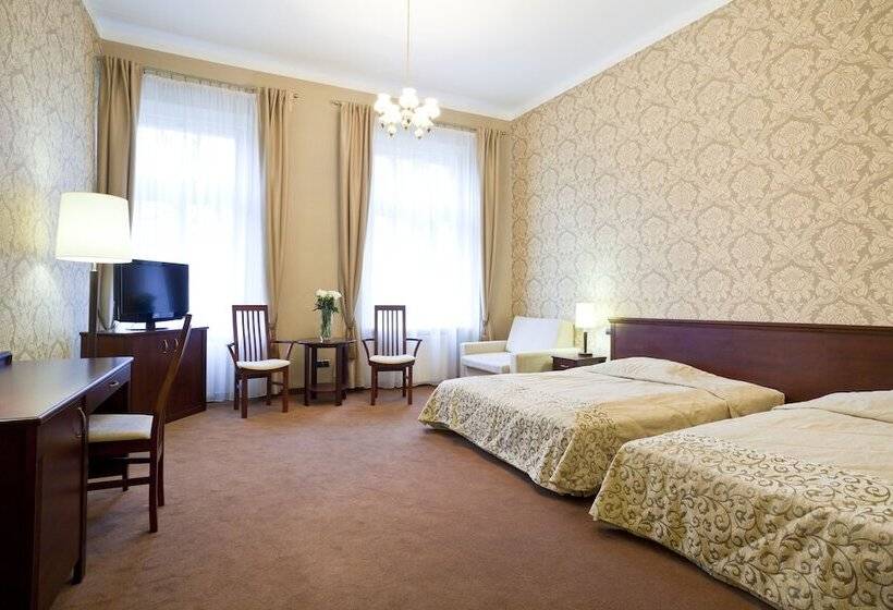 اتاق استاندارد سه نفره, Royal