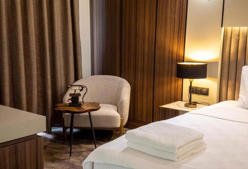 اتاق لوکس سه تخته, Monalisa Hotels Kuşadasi