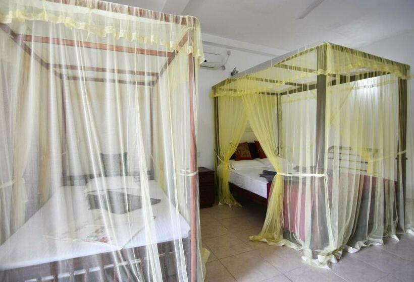 اتاق خانوادگی, The Lodge Unawatuna