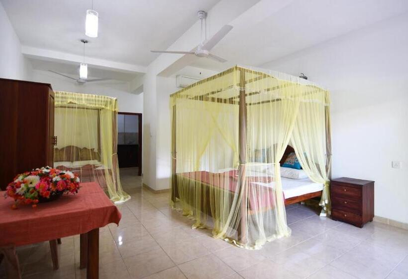 اتاق خانوادگی, The Lodge Unawatuna