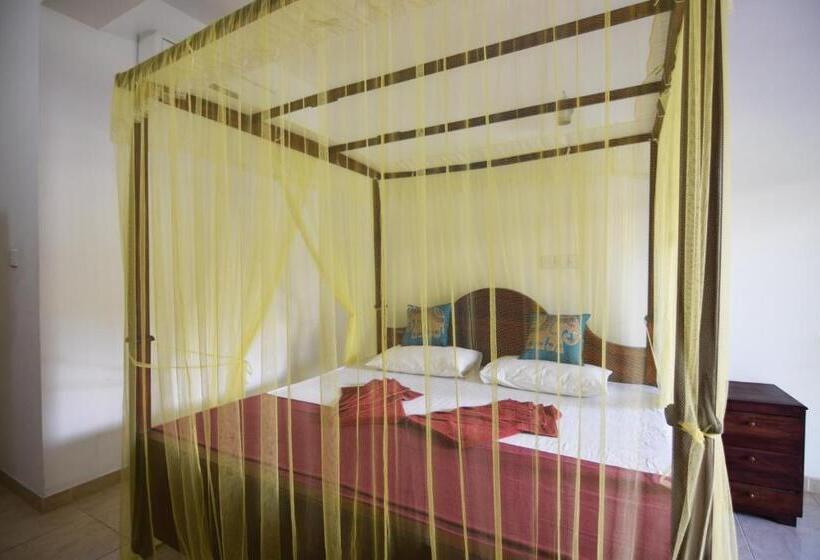 اتاق خانوادگی, The Lodge Unawatuna