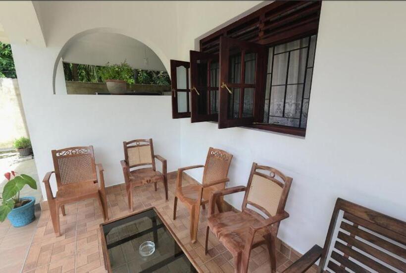 آپارتمان 2 خوابه, The Lodge Unawatuna