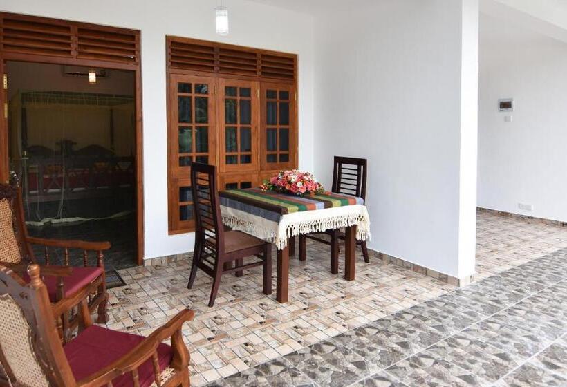 اتاق لوکس, The Lodge Unawatuna