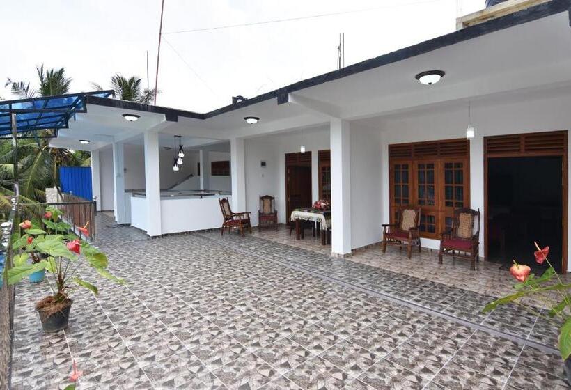 اتاق لوکس, The Lodge Unawatuna