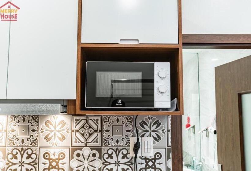 استودیوی استاندارد, Merry House Imperia