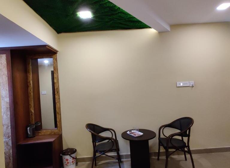 اتاق لوکس, Annai Bay