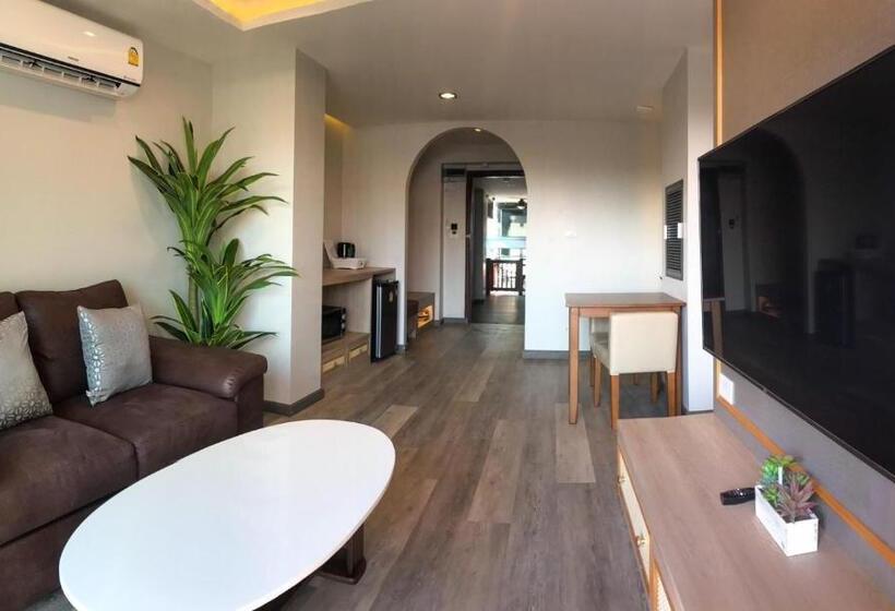 جناح إدارى, De Sripoom  Sha Extra Plus