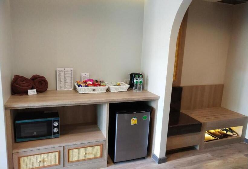 جناح إدارى, De Sripoom  Sha Extra Plus