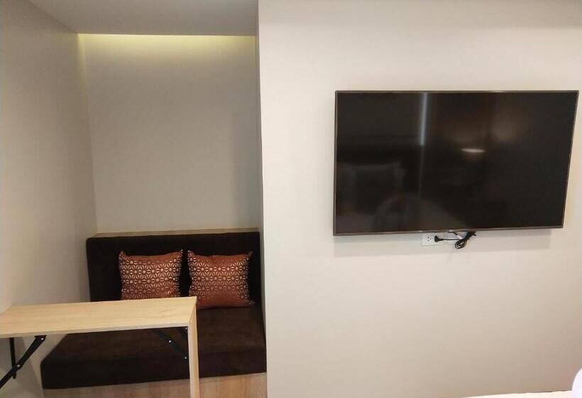 جناح إدارى, De Sripoom  Sha Extra Plus