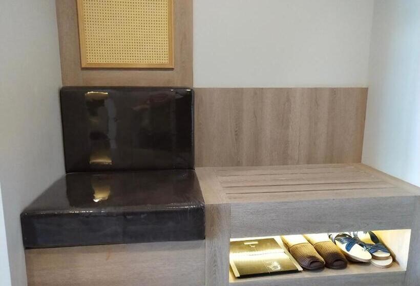 جناح إدارى, De Sripoom  Sha Extra Plus