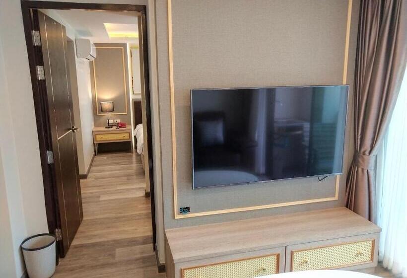 جناح إدارى, De Sripoom  Sha Extra Plus