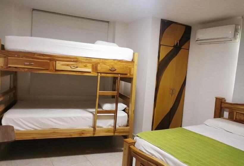 اتاق خانوادگی, Hostal Casa Roma